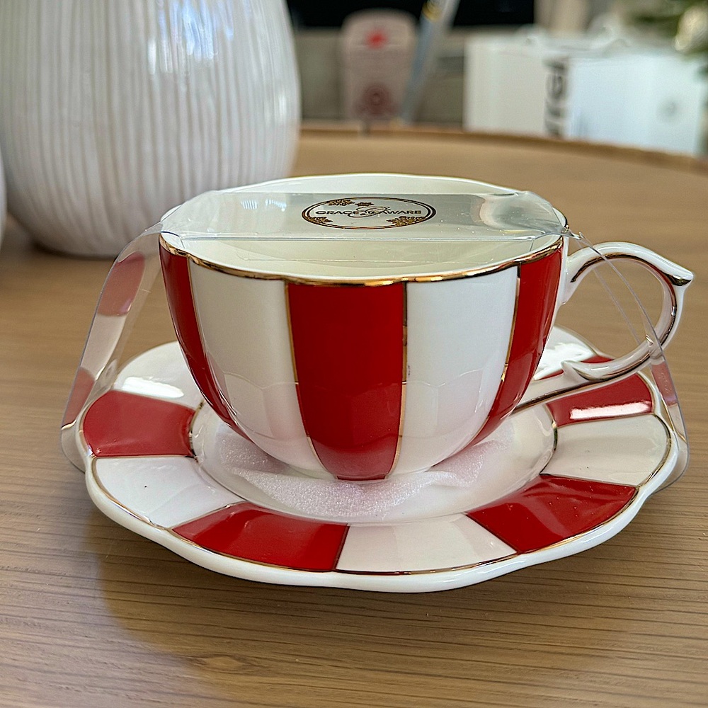 New& Rare! Grace TeaWare Red/White Fine Porcelain Tea Cup & Saucer w/ Gold Trim